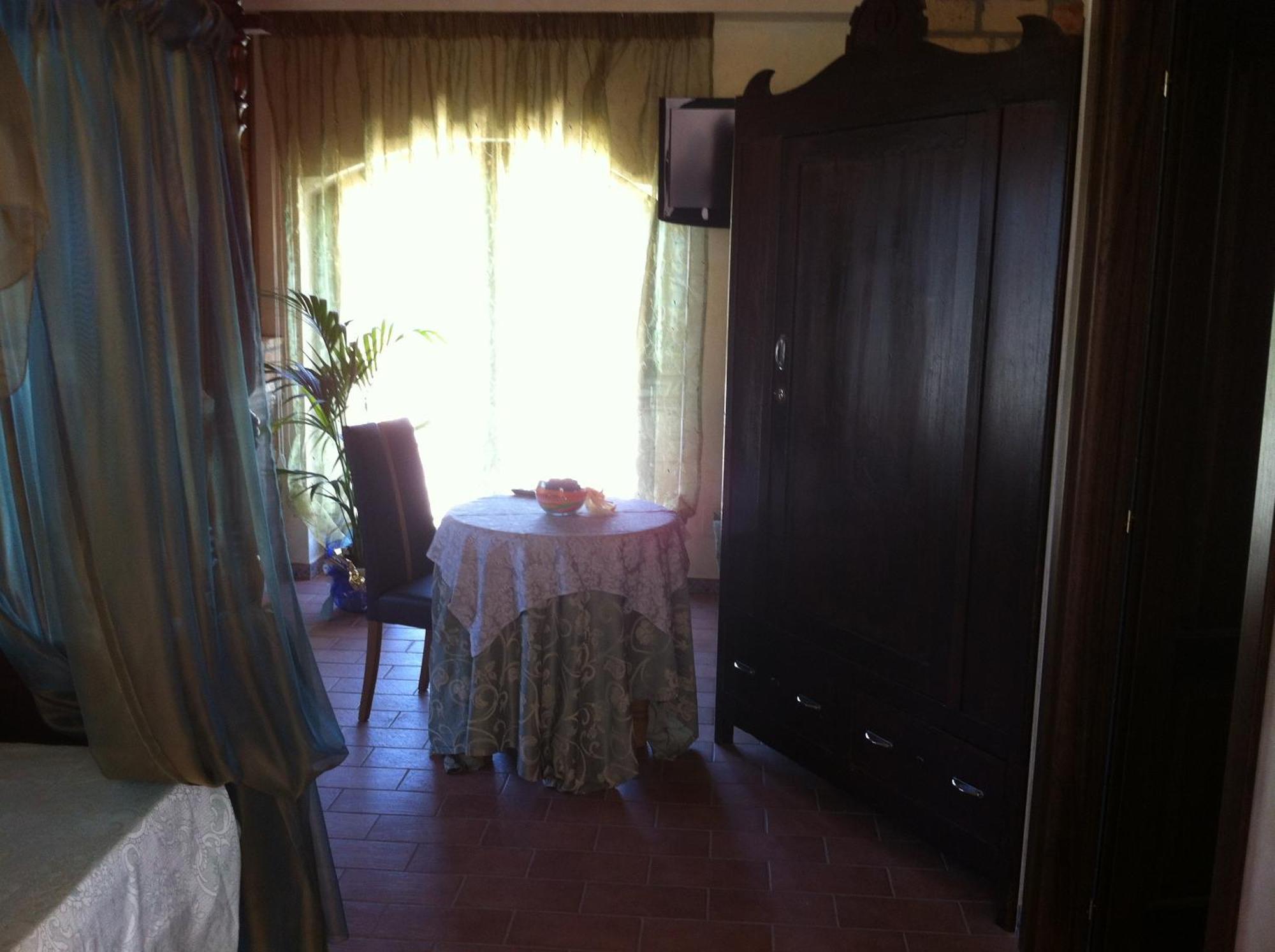 Hotel Il Feudo Dei Pierleoni 첼라노 객실 사진