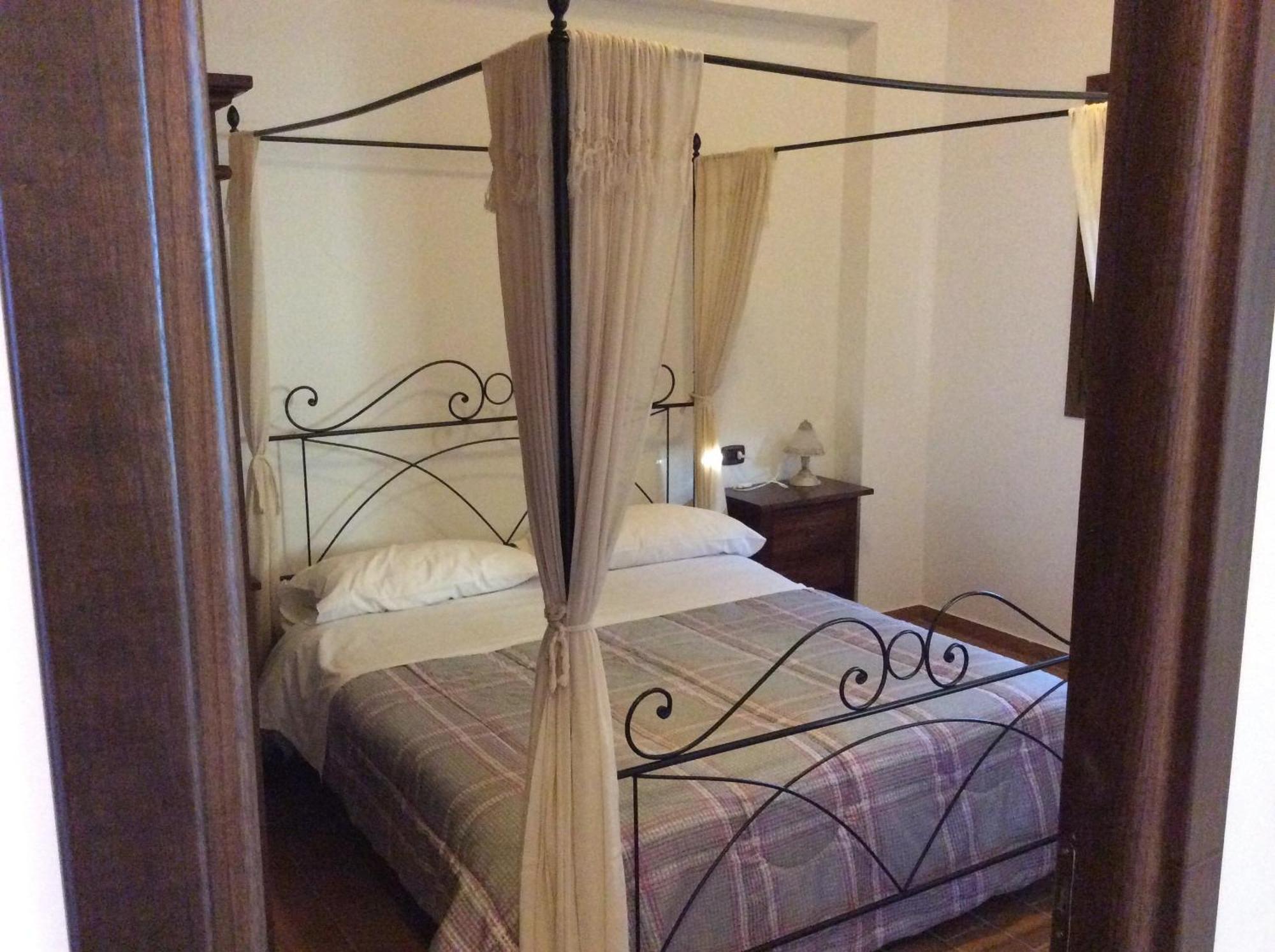 Hotel Il Feudo Dei Pierleoni 첼라노 객실 사진
