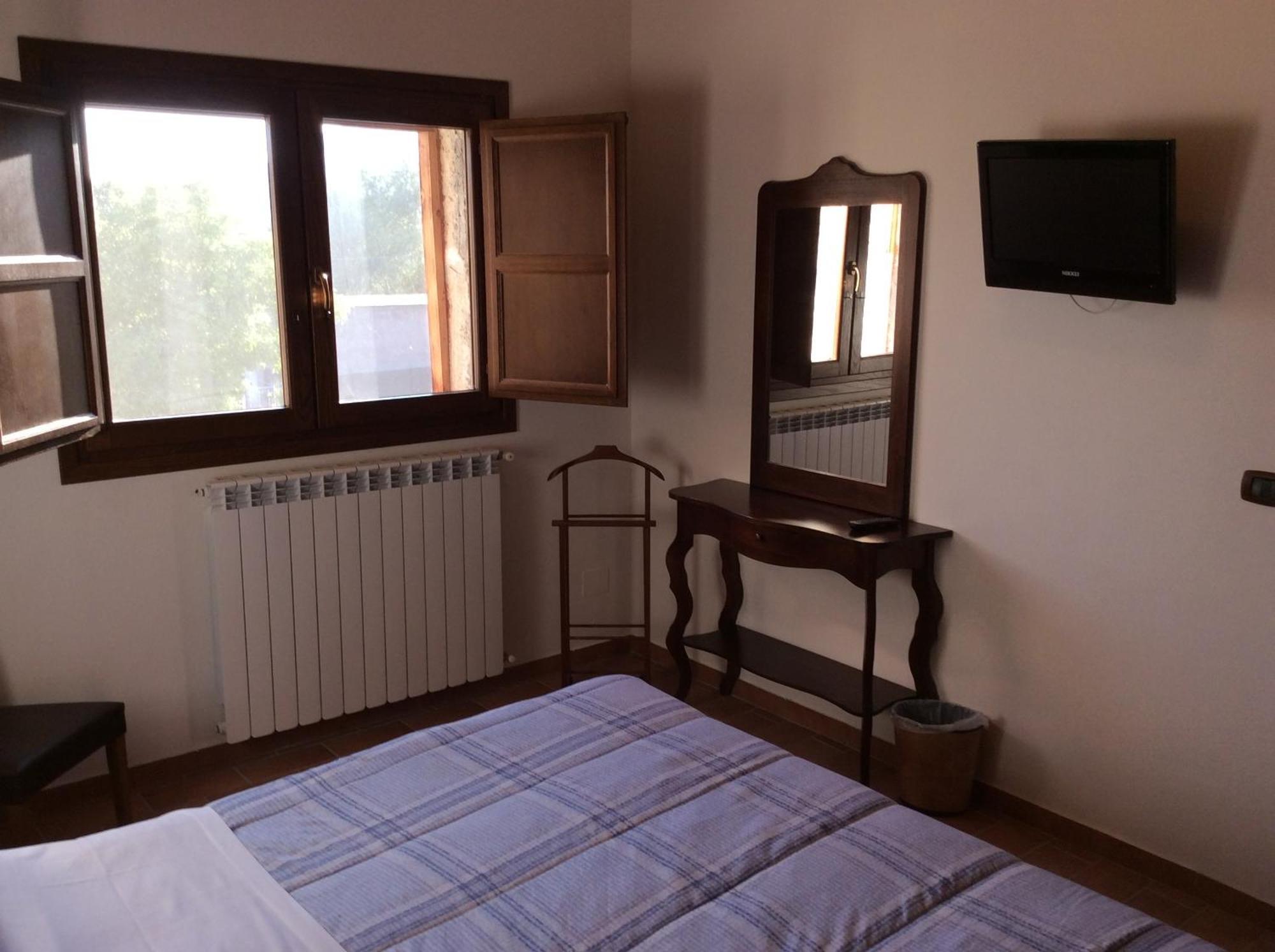 Hotel Il Feudo Dei Pierleoni 첼라노 객실 사진