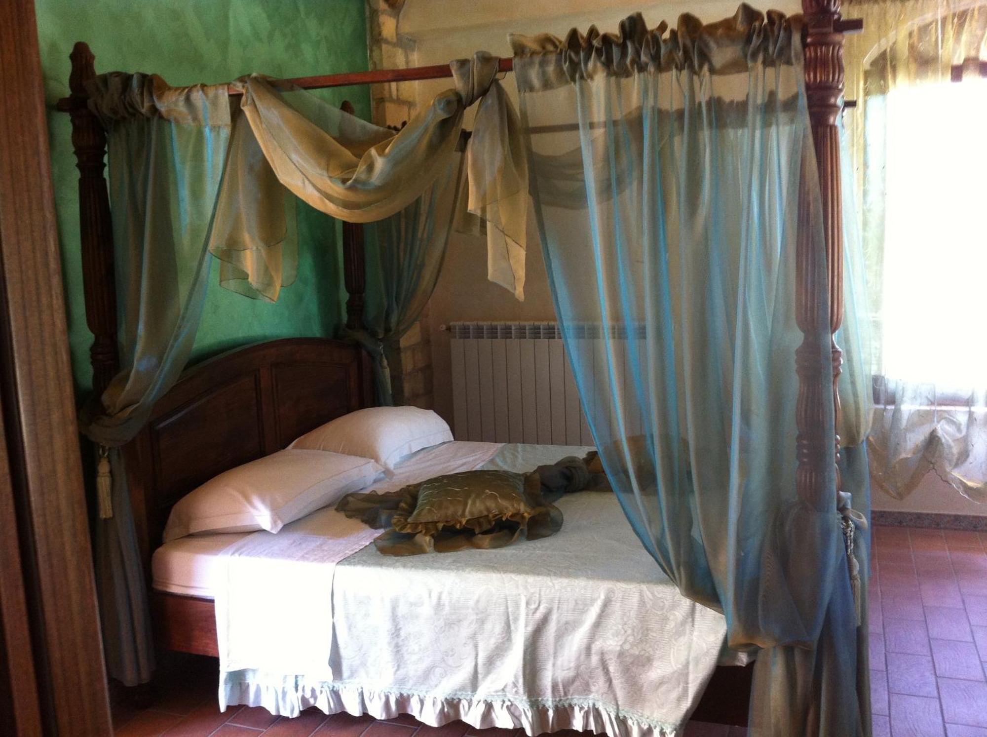 Hotel Il Feudo Dei Pierleoni 첼라노 객실 사진